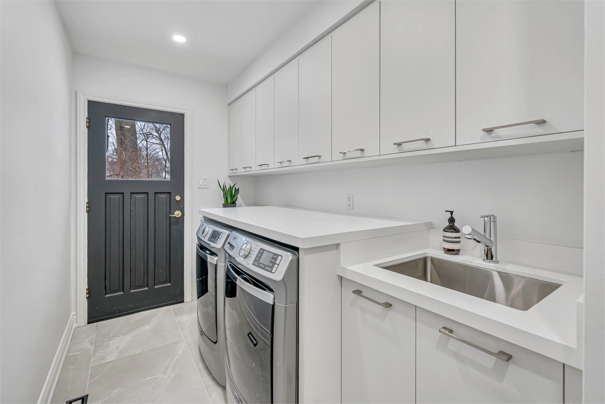 Lorne Park — Modern Laundry