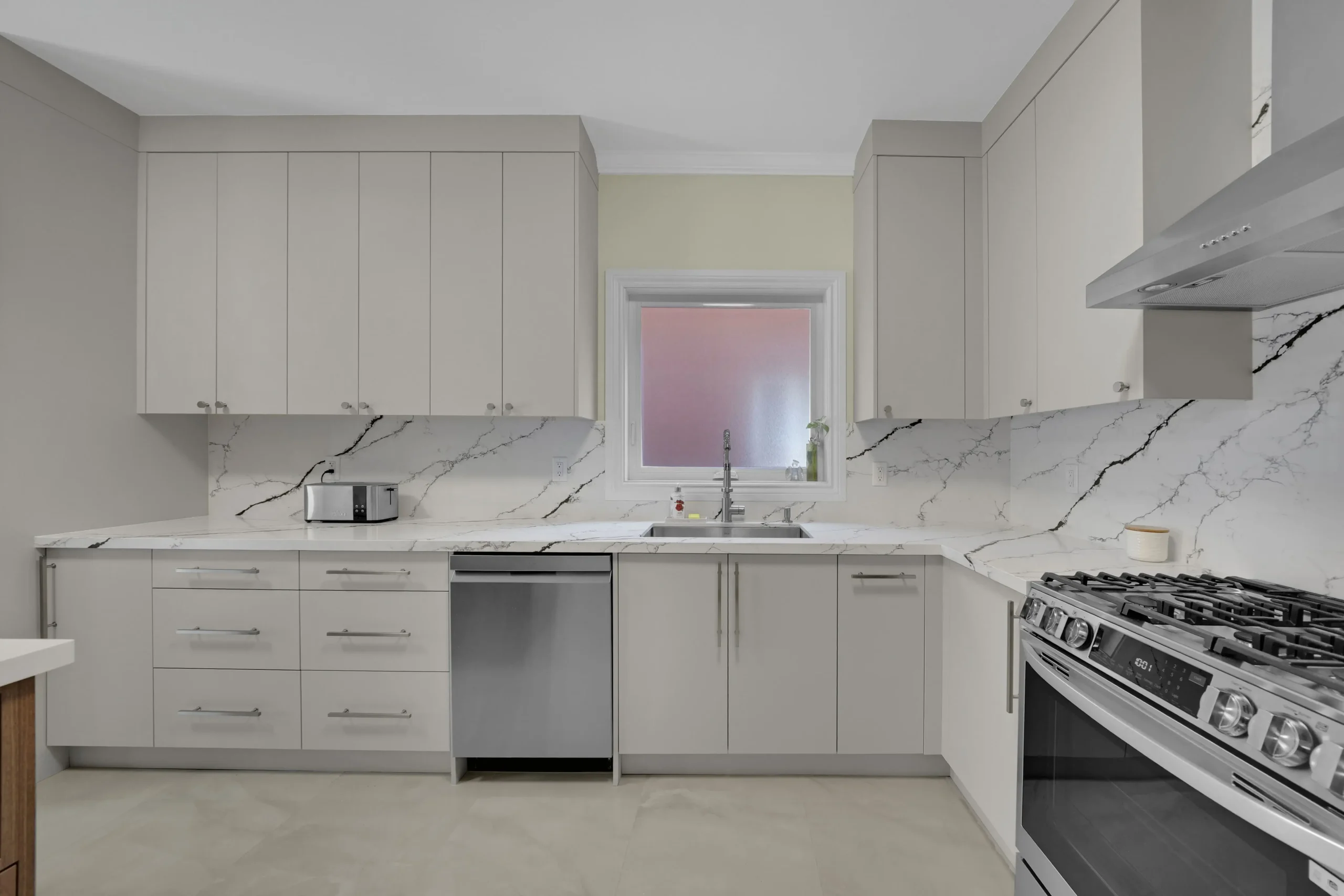 Stonehaven — Grey Flat Panel Kitchen